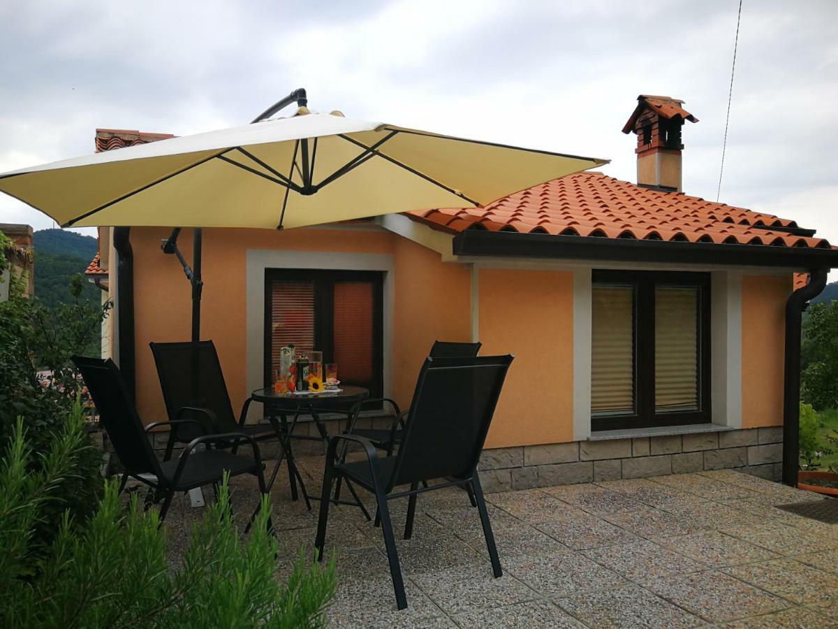 House Ceh Vila Črni Kal Exterior foto